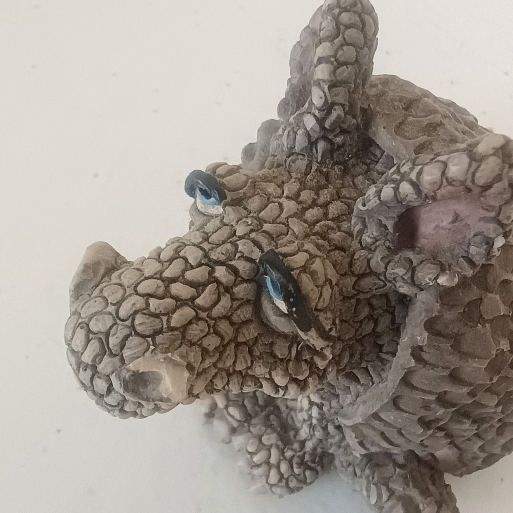 Vintage Dougs Animations Gray Armadillo Figurine Resin - Picture 3 of 9